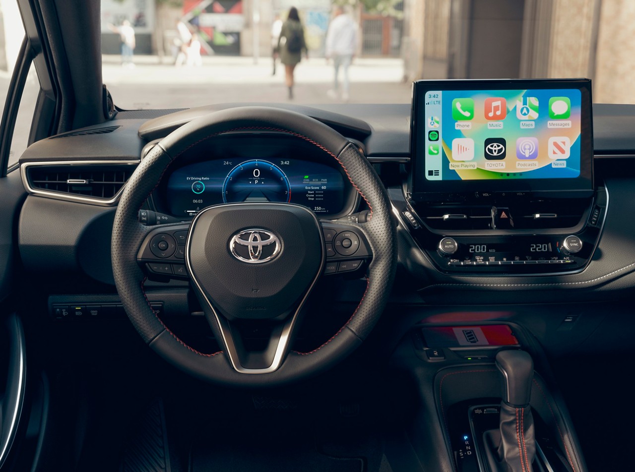 Toyota Corolla Touring Sports interieur dashboard stuur toerenteller navigatie